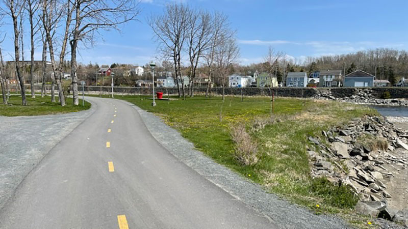 Présentoirs pour photographies au parc des Îles de la rivière Matane