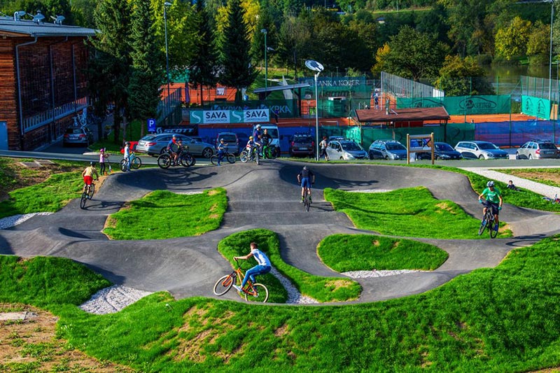 Piste style « pumptrack », située au parc des Îles